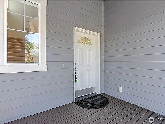 4 bed, 2.5 bath, 2161 sqft, $3,700 — Photo 2