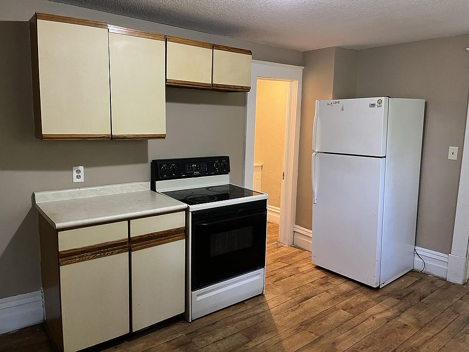 Kitchen, with door into walk-in pantry