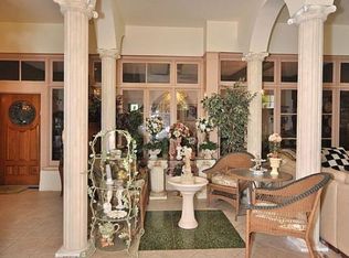 270 Narragansett Ave, Lawrence, NY 11559