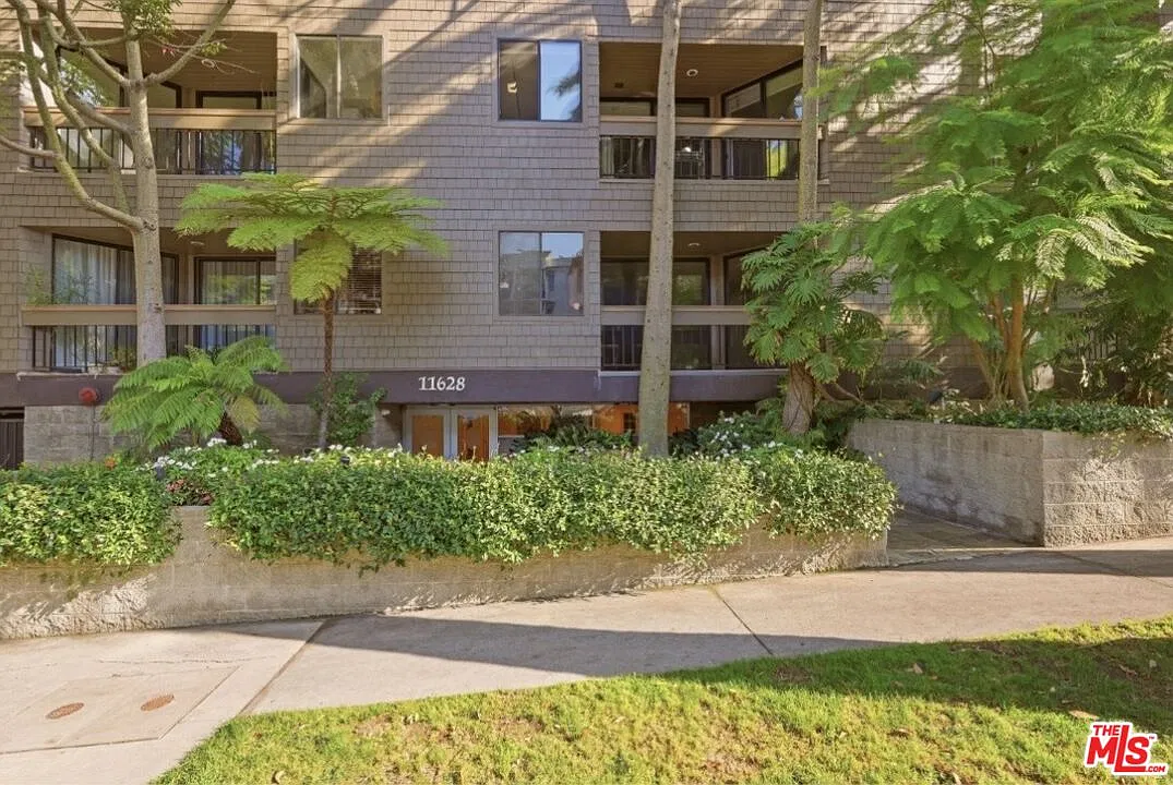 2 bed, 3.0 bath, 2045 sqft, $5,900 — Photo 1