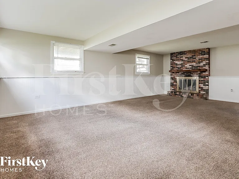 876 N Commonwealth Ave — Photo 5