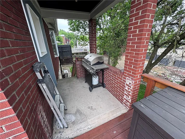 1524 Warren St — Photo 13