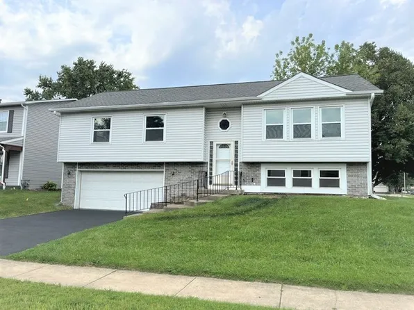 425 Canyon Trl, Carol Stream, IL 60188