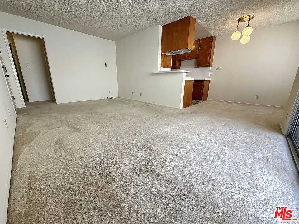 1 bed, 1.0 bath, 750 sqft, $2,000 — Photo 4