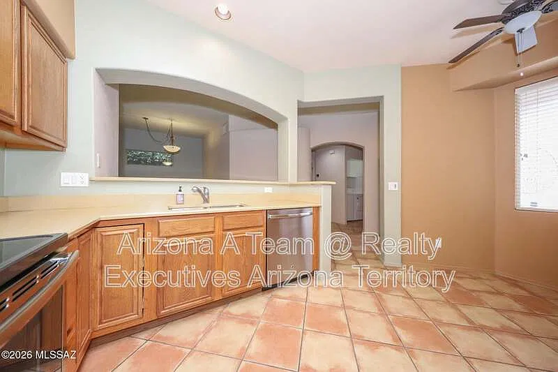 3 bed, 2.0 bath, 1485 sqft, $1,950 — Photo 3