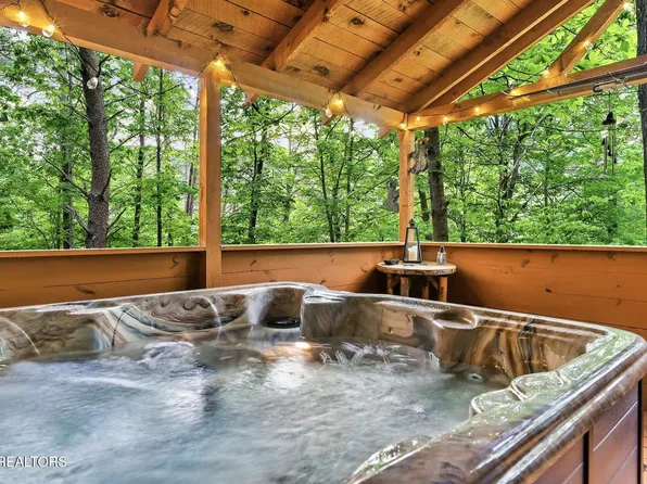 3513 Country Pines Way, Sevierville, TN 37876