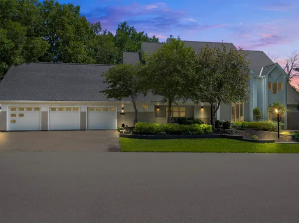 940 Prince Phillip Dr, Dubuque, IA 52003