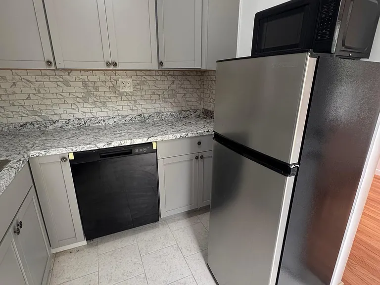 46 N Gilmore Blvd — Photo 22