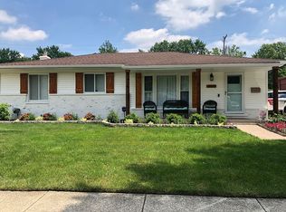 302 Lyons St, Troy, MI 48083