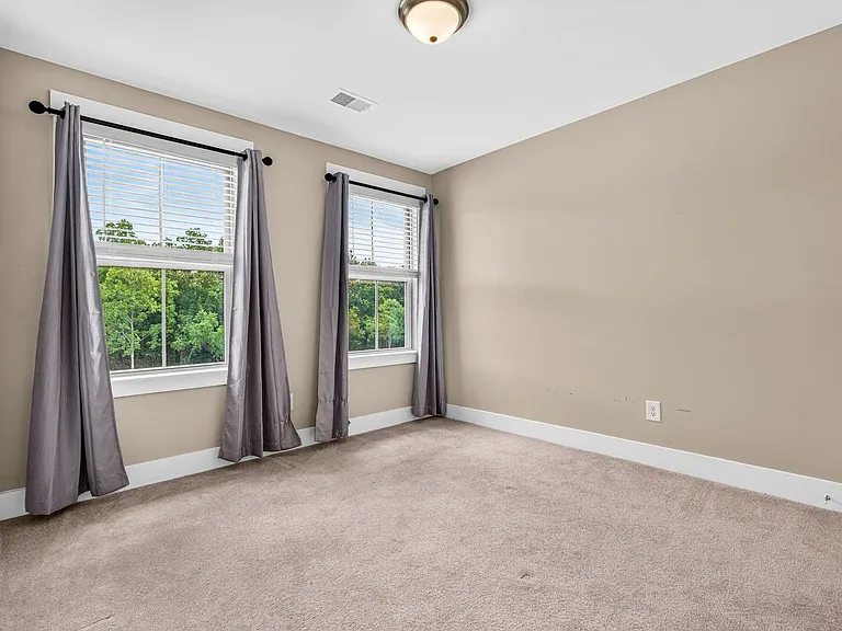 7795 Park Gate Dr — Photo 30