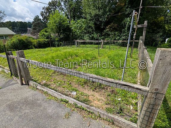 2nd image of 211 Monroe Dr