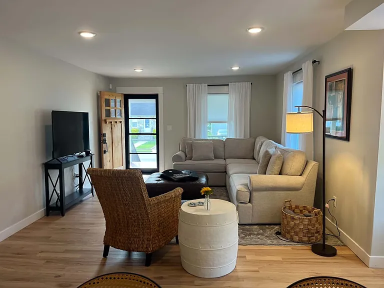 55 Merritt Ave — Photo 9