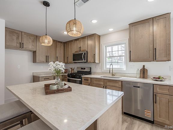 2nd image of 3750 Alida Ave