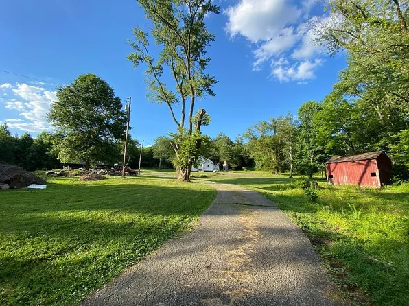 2010 Paradise Ln, New Albany, IN 47150