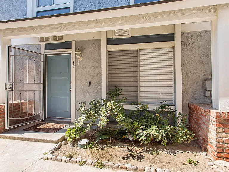 527 Spring Rd #19 — Photo 4