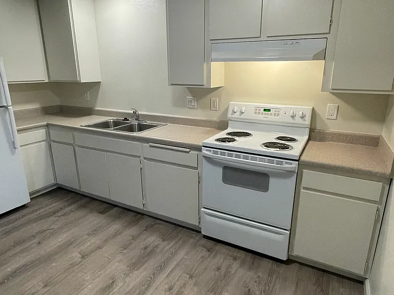 Sebastopol Gardens Apartments — Photo 7