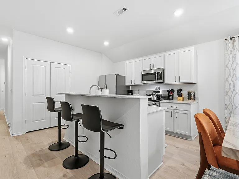 10904 Mason Dr — Photo 11
