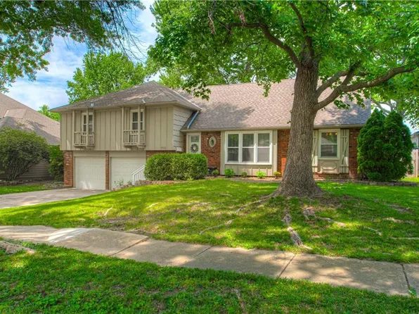 9516 Riggs St, Overland Park, KS 66212