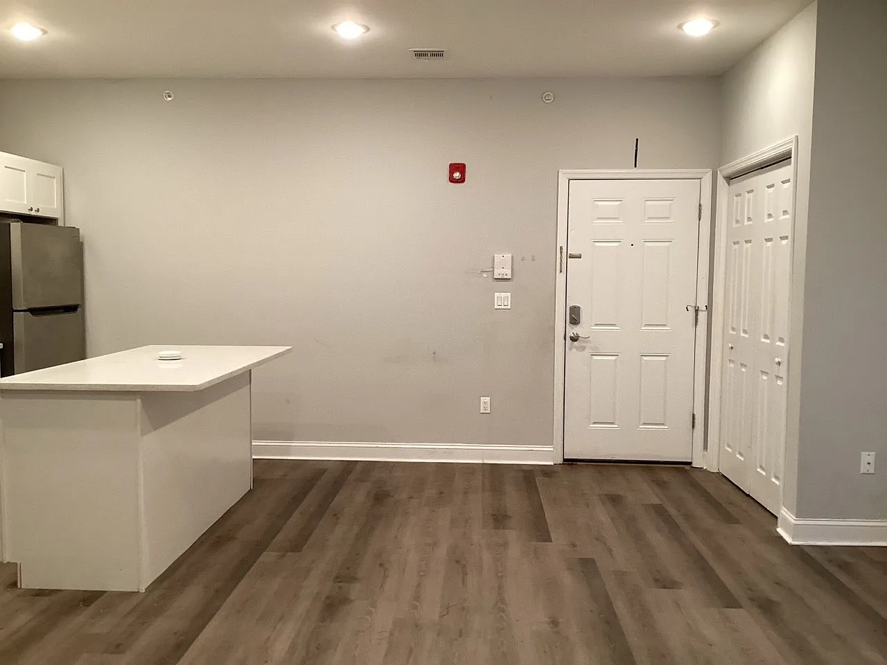 1 bed, 750 sqft, $1,909 — Photo 2