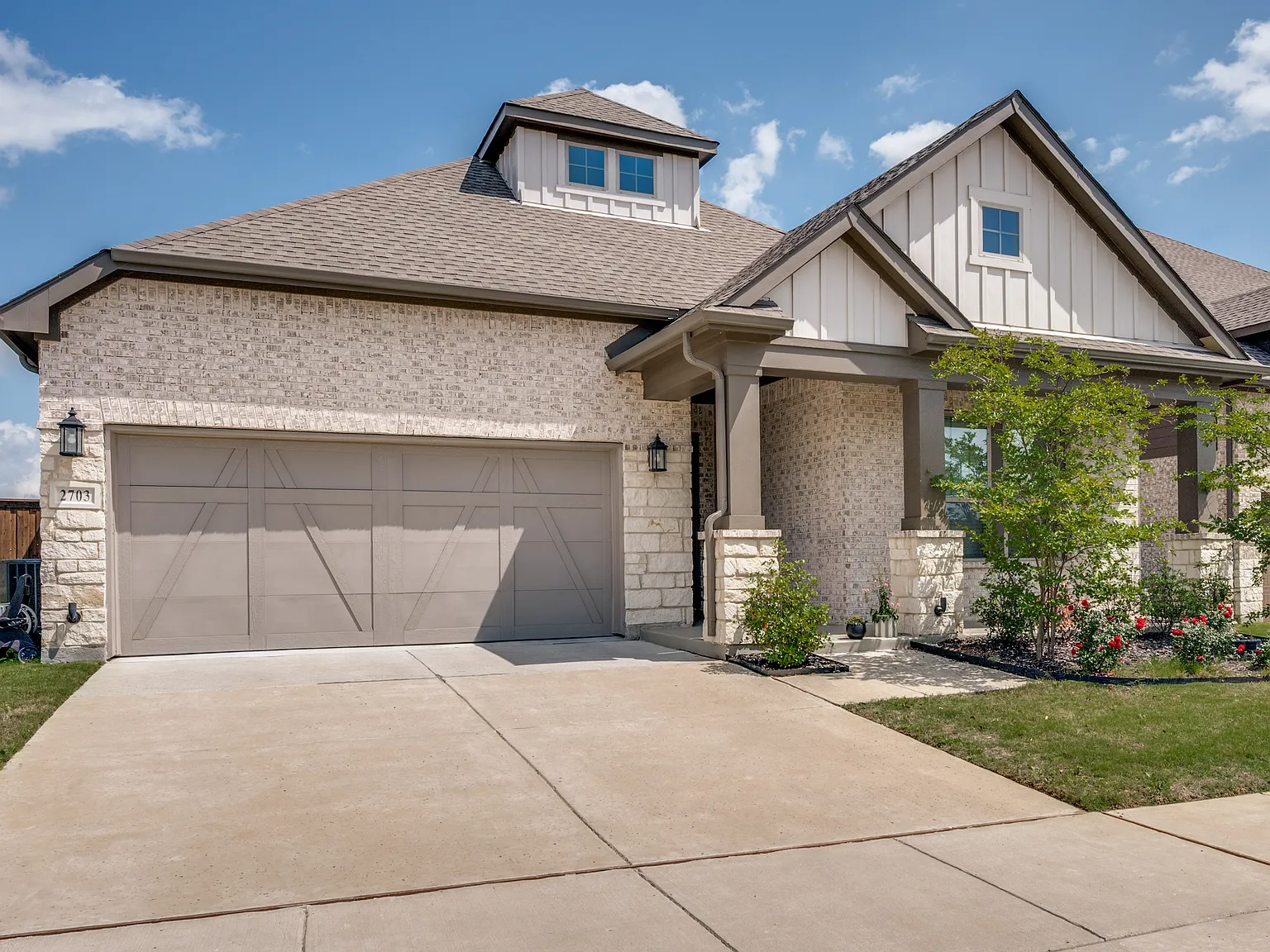 3 bed, 2174 sqft, $3,300 — Photo 2