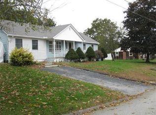 4 Glendale Dr, Dudley, MA 01571