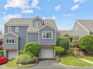 121 Fields Ln, Peekskill, NY 10566