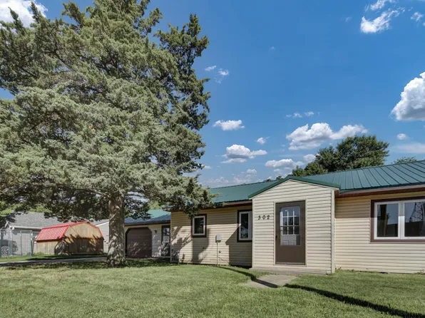 302 Squire Ave, Raymond, MN 56282