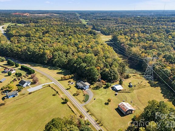 2nd image of 320 Huffstetler Lake Rd
