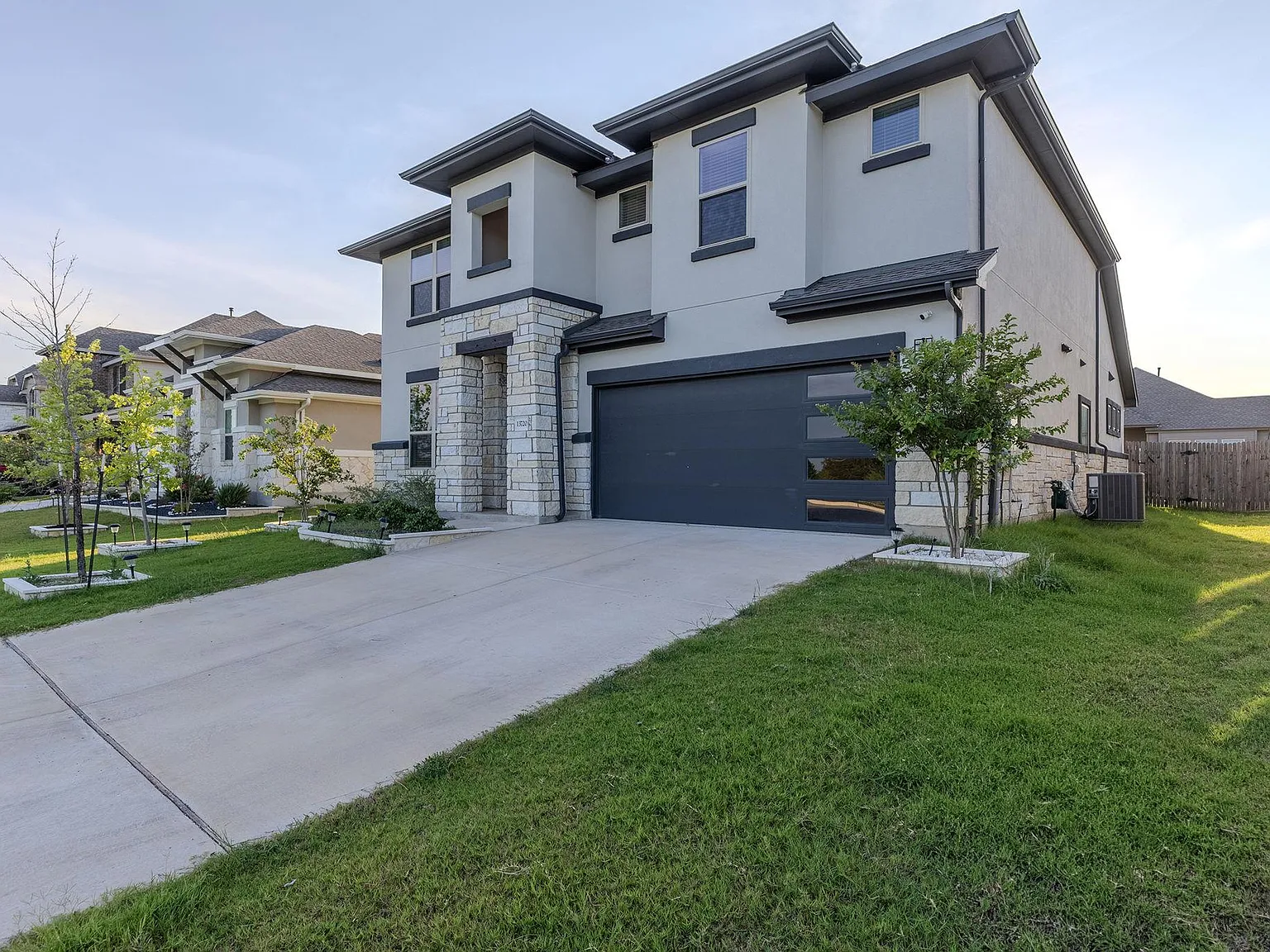 4 bed, 3.0 bath, 2841 sqft, $3,200 — Photo 4