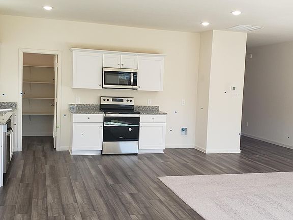 2nd image of 746 Yorkshire Dr