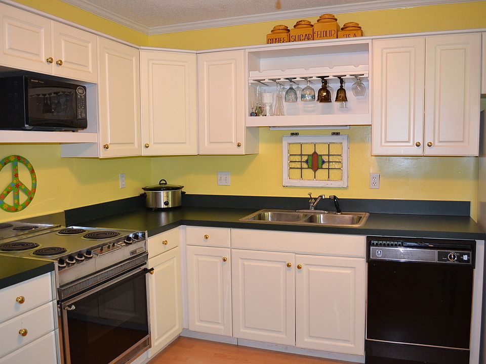 2nd image of 200 E Cloverhurst Ave APT 20