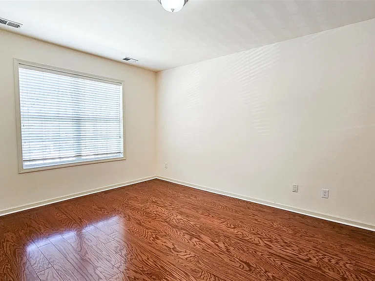 306 Canter Ct — Photo 4