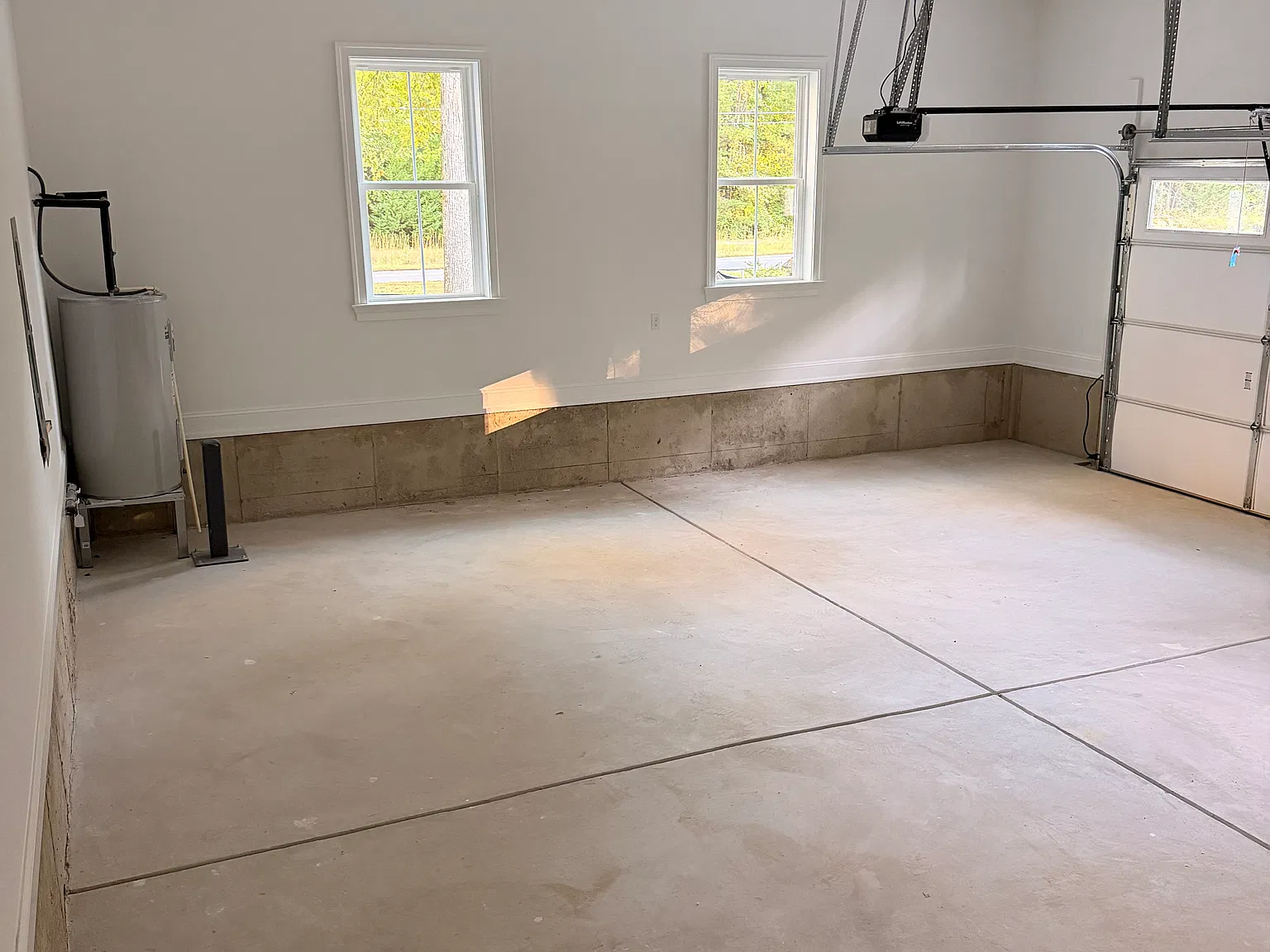 3 bed, 2.5 bath, 2400 sqft, $3,100 — Photo 3