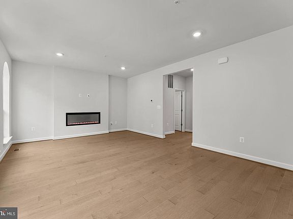 5th image of 605 Catamaran Way