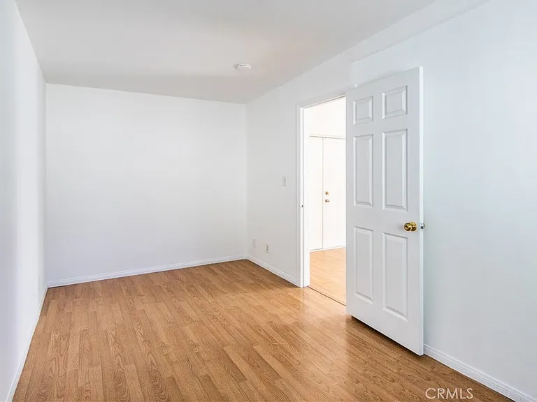 1094 S Plymouth Blvd — Photo 23