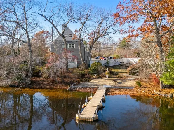 553 Monponsett St, Halifax, MA 02338