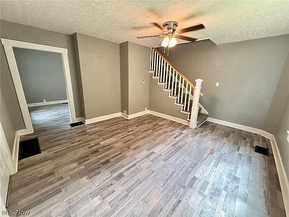 3rd image of 552 Gray St