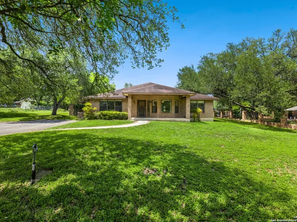 1836 Wayside, Seguin, TX 78155
