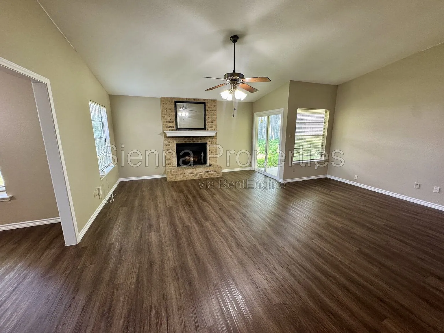 3 bed, 2.0 bath, 1705 sqft, $2,100 — Photo 4