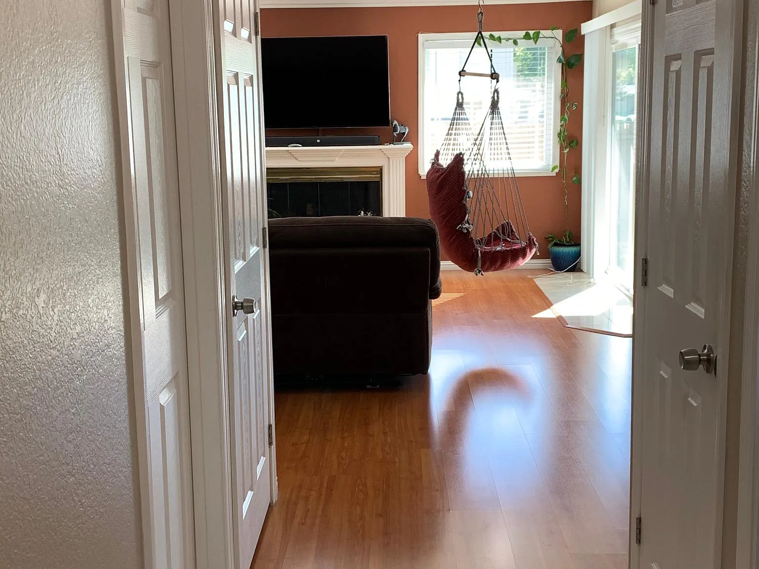 3 bed, 1345 sqft, $3,875 — Photo 4