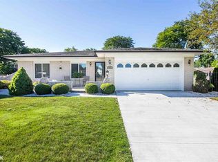 4992 Queen Dr, Sterling Heights, MI 48310