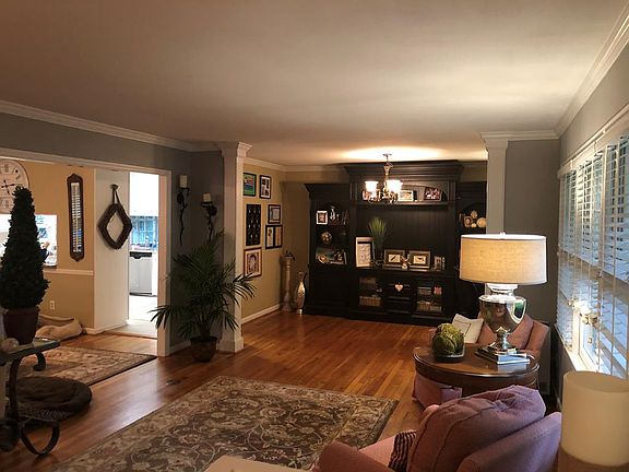 5th image of 1108 Lake Dr