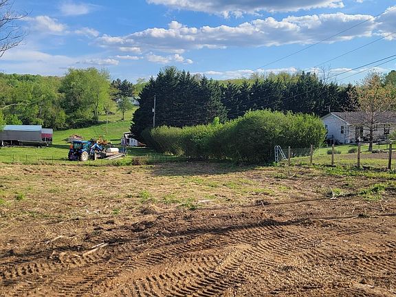 4th image of 4025 Bradford Ln
