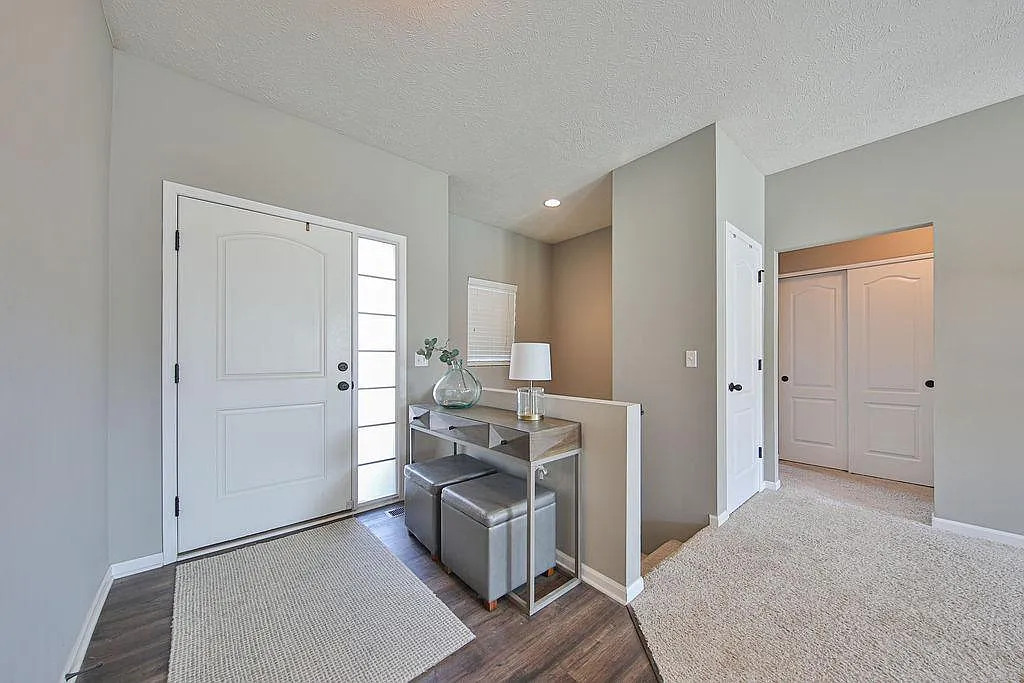 4 bed, 2520 sqft, $3,200 — Photo 2