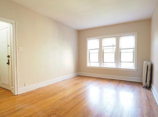 912 Reba Pl #2E, Evanston, IL 60202