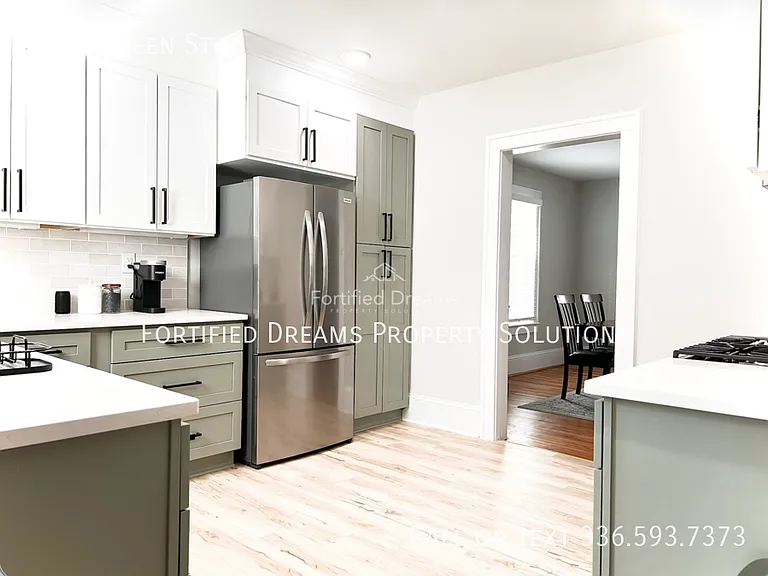 2240 Queen St — Photo 11