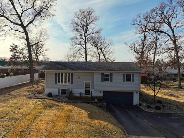 1167 S Woodlawn Dr, Winamac, IN 46996