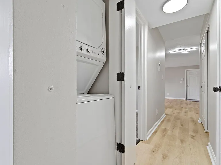 The Vistas Apartment Homes — Photo 21