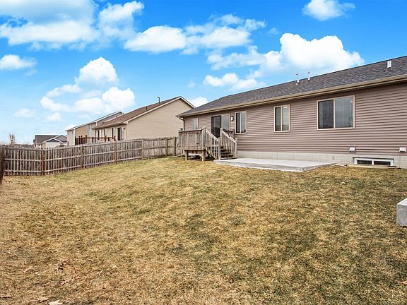 4th image of 521 Prairie Ridge Dr