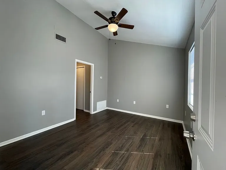 206 Challenger St — Photo 13